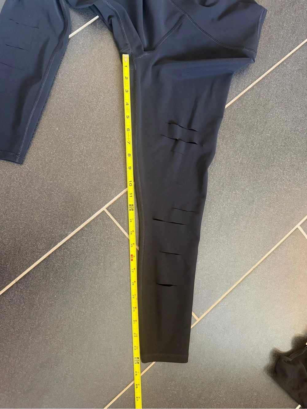 ALO Yoga Black 7/8 Ripped Warrior Leggings size small EUC